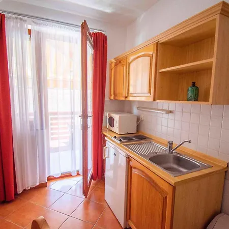 Apartamento In 19177 *